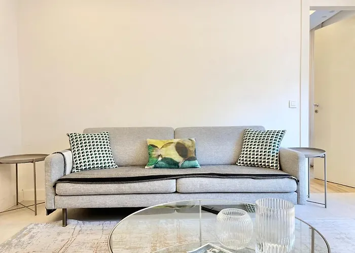 - 2 Bedrooms & 2 Bathrooms - 24p1 *